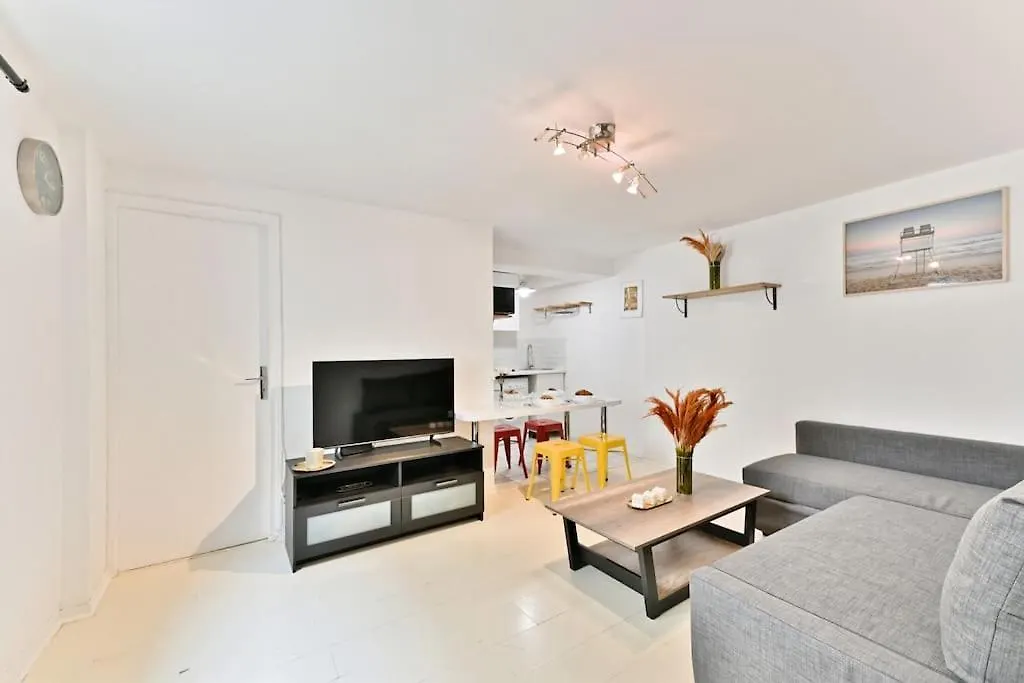 Apartment Appartement Proche Canal Saint Martin Paris France