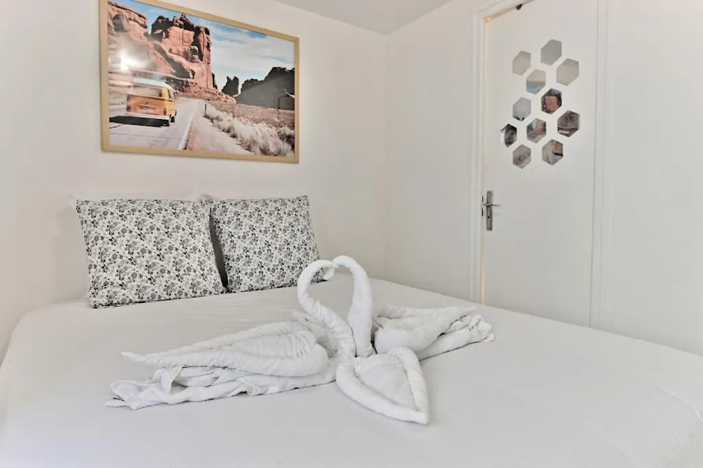 Appartement Proche Canal Saint Martin Paris France